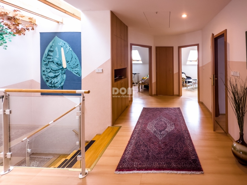 rkDOM | Na predaj veľký 8-izbový dom vhodný ako sídlo firmy