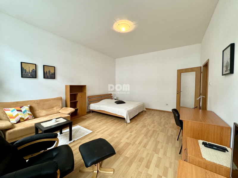 rkDOM |Na prenájom 1-izbový byt v centre mesta Žilina s parkovaním