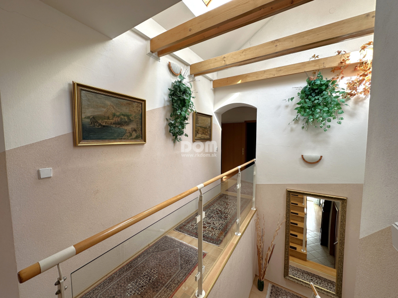 rkDOM | Na predaj veľký 8-izbový dom vhodný ako sídlo firmy