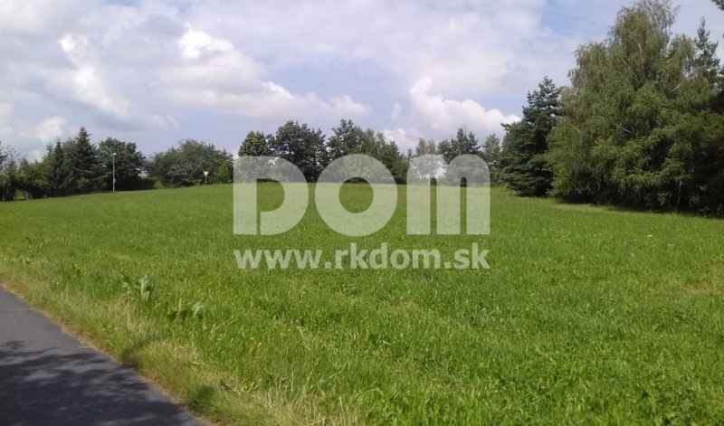 Stavebný pozemok 1044 m2 Považský Chlmec na predaj 