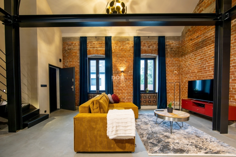 Moderný industriálny 2 izbový štúdiový apartmán s terasou, záhradou a garážou na prenájom