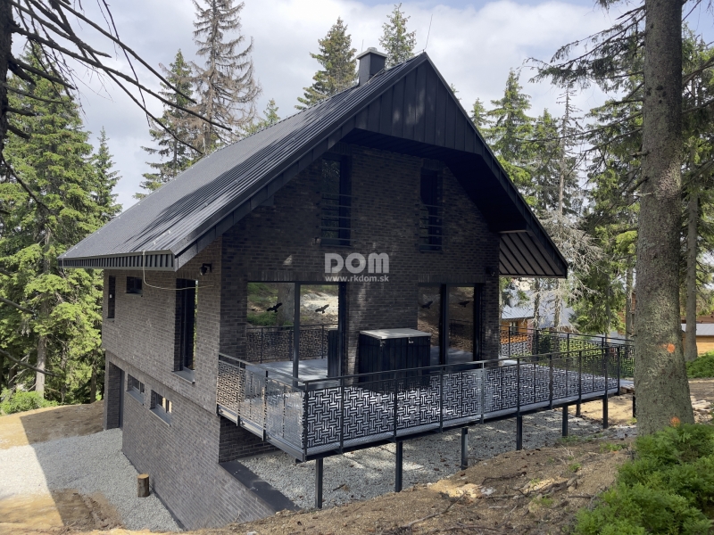 ZNÍŽENÁ CENA rkDOM | NA PREDAJ 4-IZBOVÁ LUXUSNÁ CHATA NA MARTINSKÝCH HOLIACH S WELLNESSOM