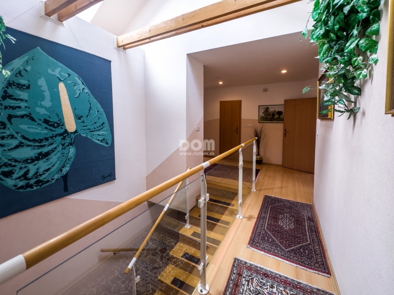 rkDOM | Na predaj veľký 8-izbový dom vhodný ako sídlo firmy